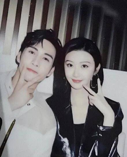 原创壁咚搂腰张彬彬景甜再同台堪称bg之光内娱cp营业卷起来