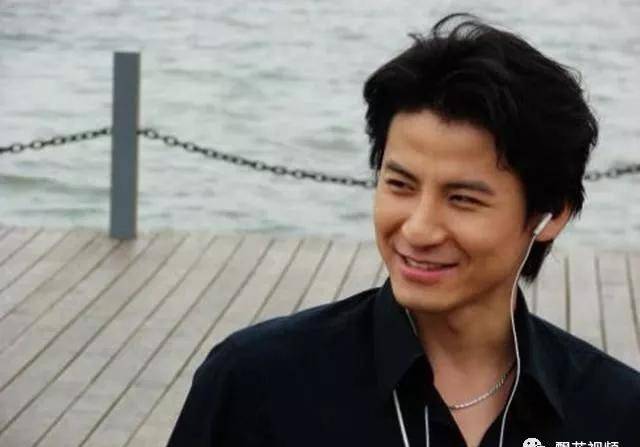 演9次主角也没红,直到35岁时被赵丽颖带红,还娶了漂亮女演员_钱泳辰