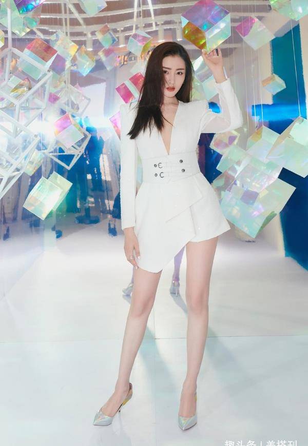 原创张天爱穿衣真大胆裹身材白裙遮不住时尚肤白貌美太撩人