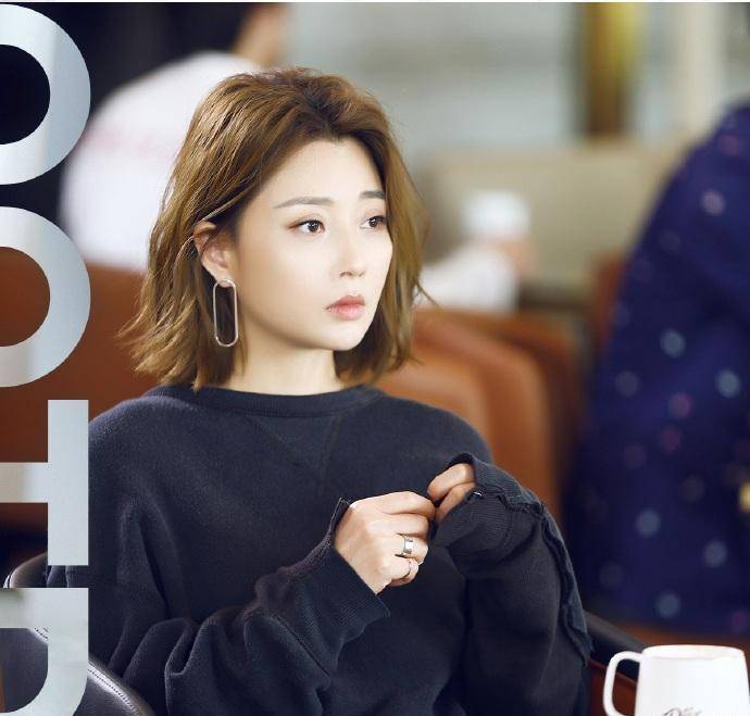 殷桃年轻时曾时尚绝伦,温如雪也是她在演绎自己水蜜桃