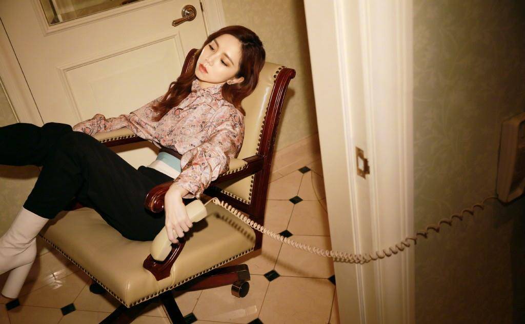 原创29岁邓紫棋这身搭配尽显身高大长腿足足有一米七