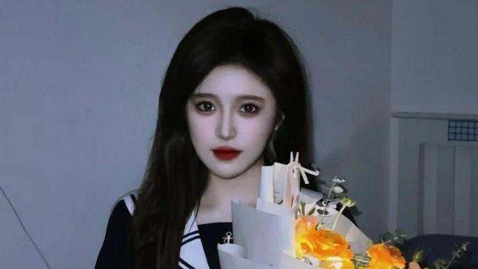 男友邓歆玥在刚刚出来的时候就模仿着鞠婧祎,不仅仅是