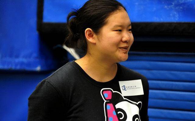 "中国体操女皇"程菲,退役后严重发福,体重从84斤暴涨到180斤_女孩子