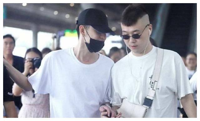 德云社张云雷杨鹤通听梅花大鼓因主任太胖二爷被挤得没地方