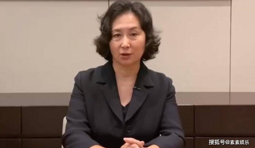 蓝琼缨离世第8天,长女何超琼露面显憔悴