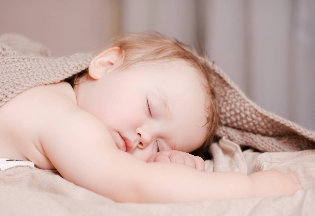 宝宝睡觉总是流口水,到底是怎么回事？和这些原因有直接联系