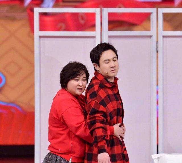 贾玲公主抱沈腾,轻而易举!画面太美_体重_动作_男友