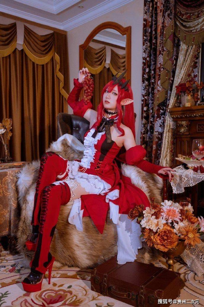 出镜:映月夜空妆造:映月夜空摄影后期:半糖小九_棚子:阿巴摄影棚 岛田