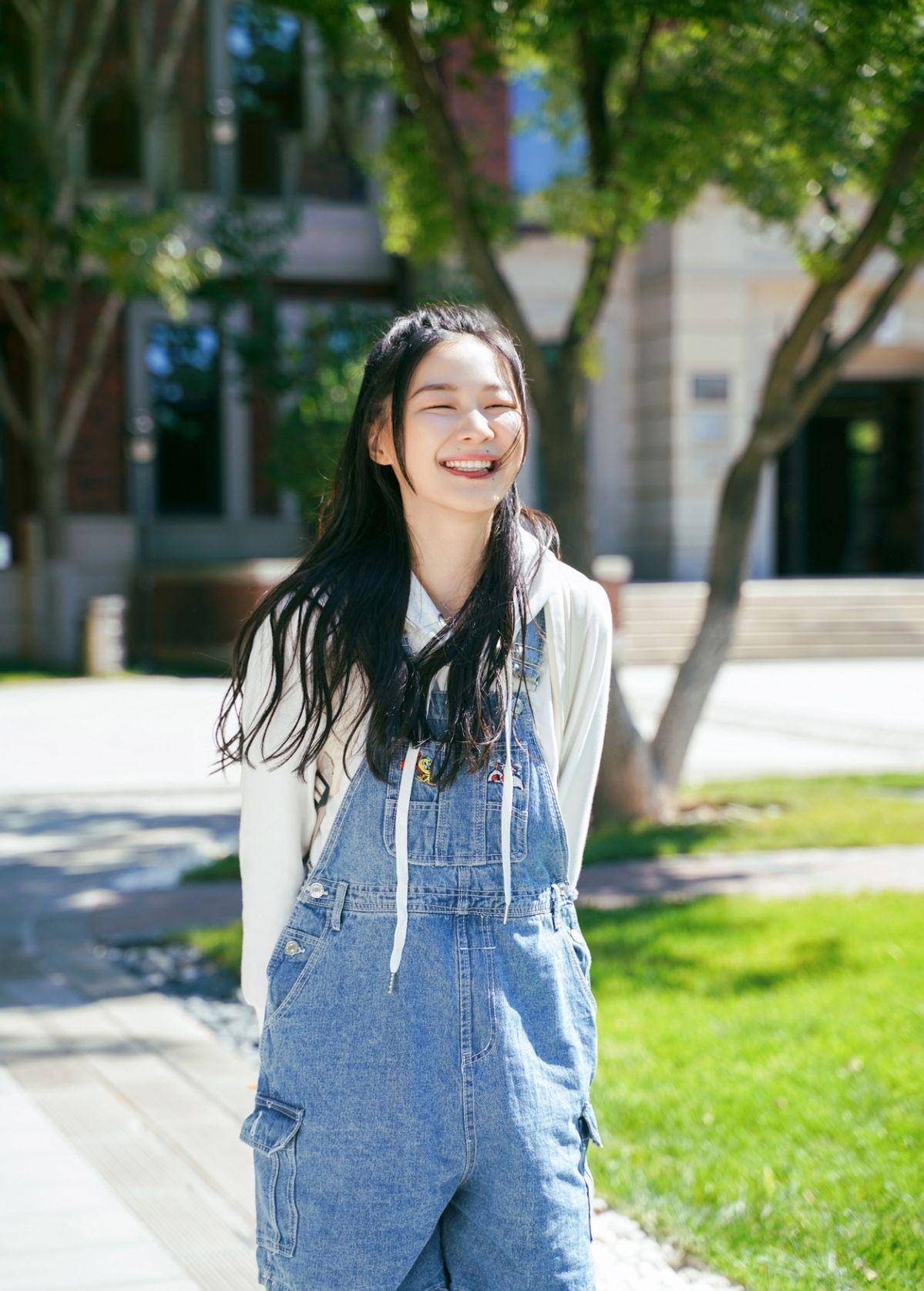 原创金靖穿小衣服出门更显比例一身慵懒造型很帅气真挺美的