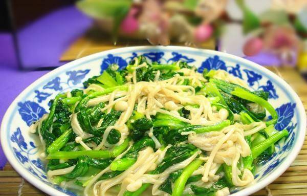 原创饕餮家常菜简单易做的两道家常菜金针菇拌青菜的做法学起来