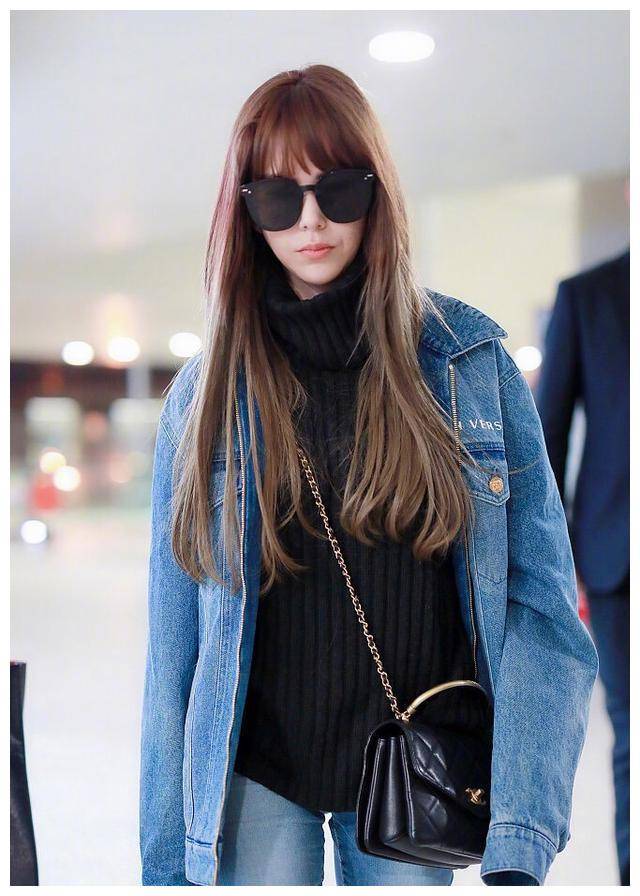 原创昆凌太惊艳了齐刘海黑裙亮相演绎浪漫法式风情