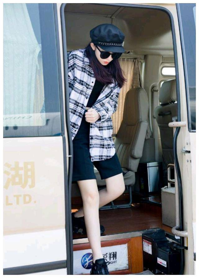 孟美岐的《少女的脚》真的很养眼.