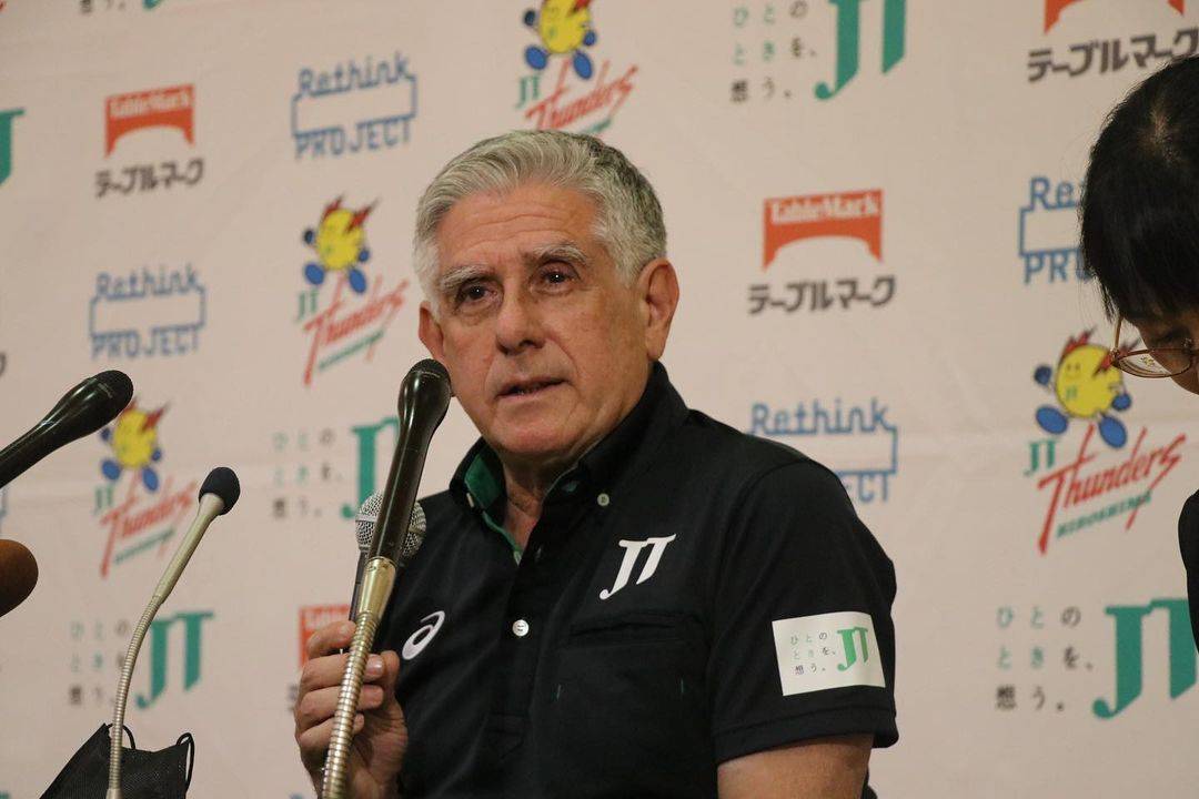 中国男排前主帅劳尔·洛萨诺执教日本jt雷霆_lucio_lozano_raul