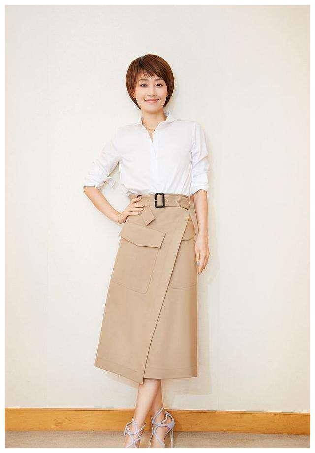 原创马伊琍裸穿西装太惊艳这种初秋时髦穿法高级又有女人味