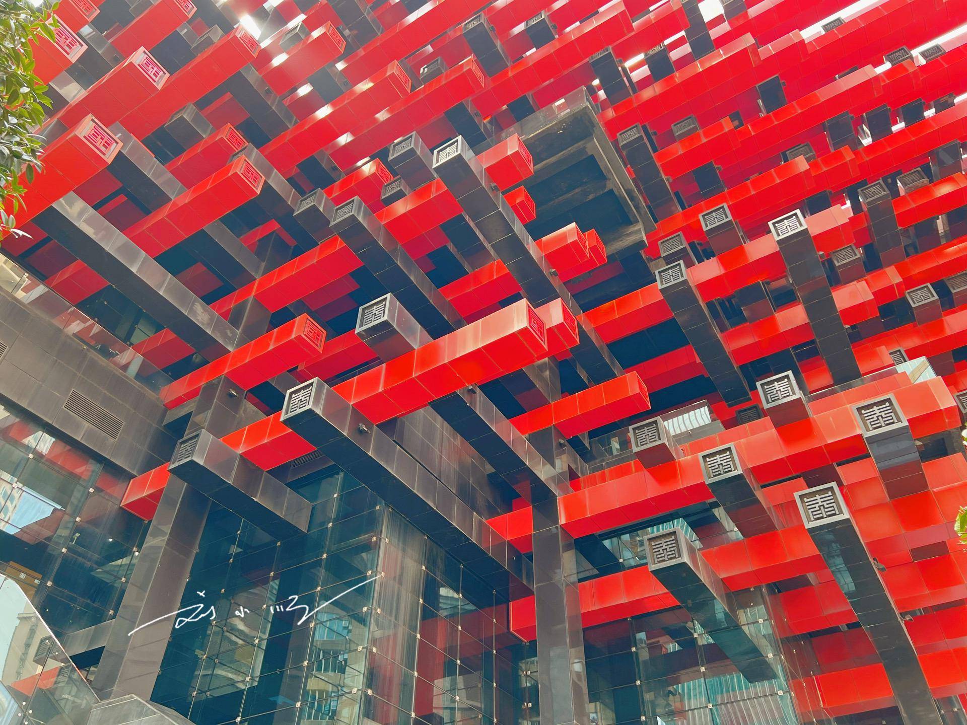 原创重庆市中心有一栋网红建筑就在洪崖洞附近又被称为筷子楼