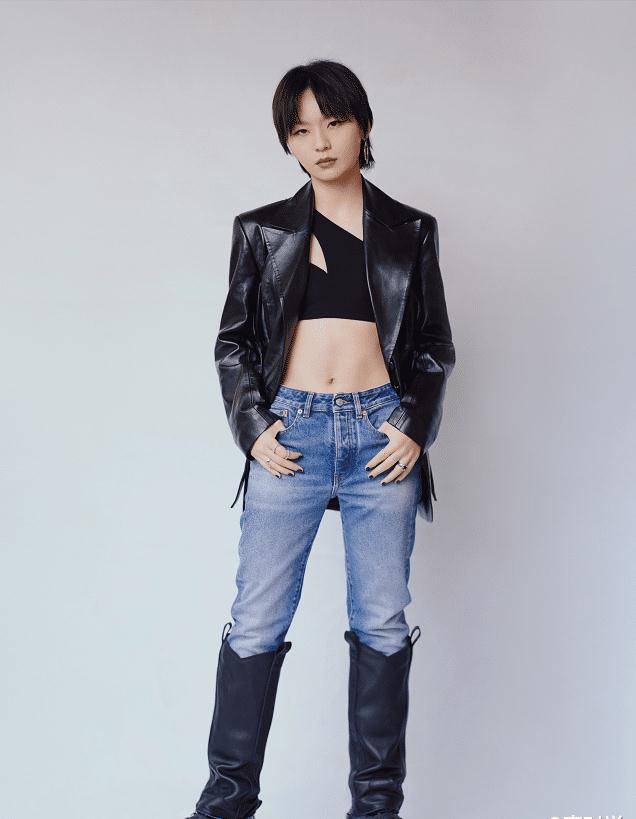 周笔畅不再是假小子穿露背礼服秀身材曲线美成全场焦点