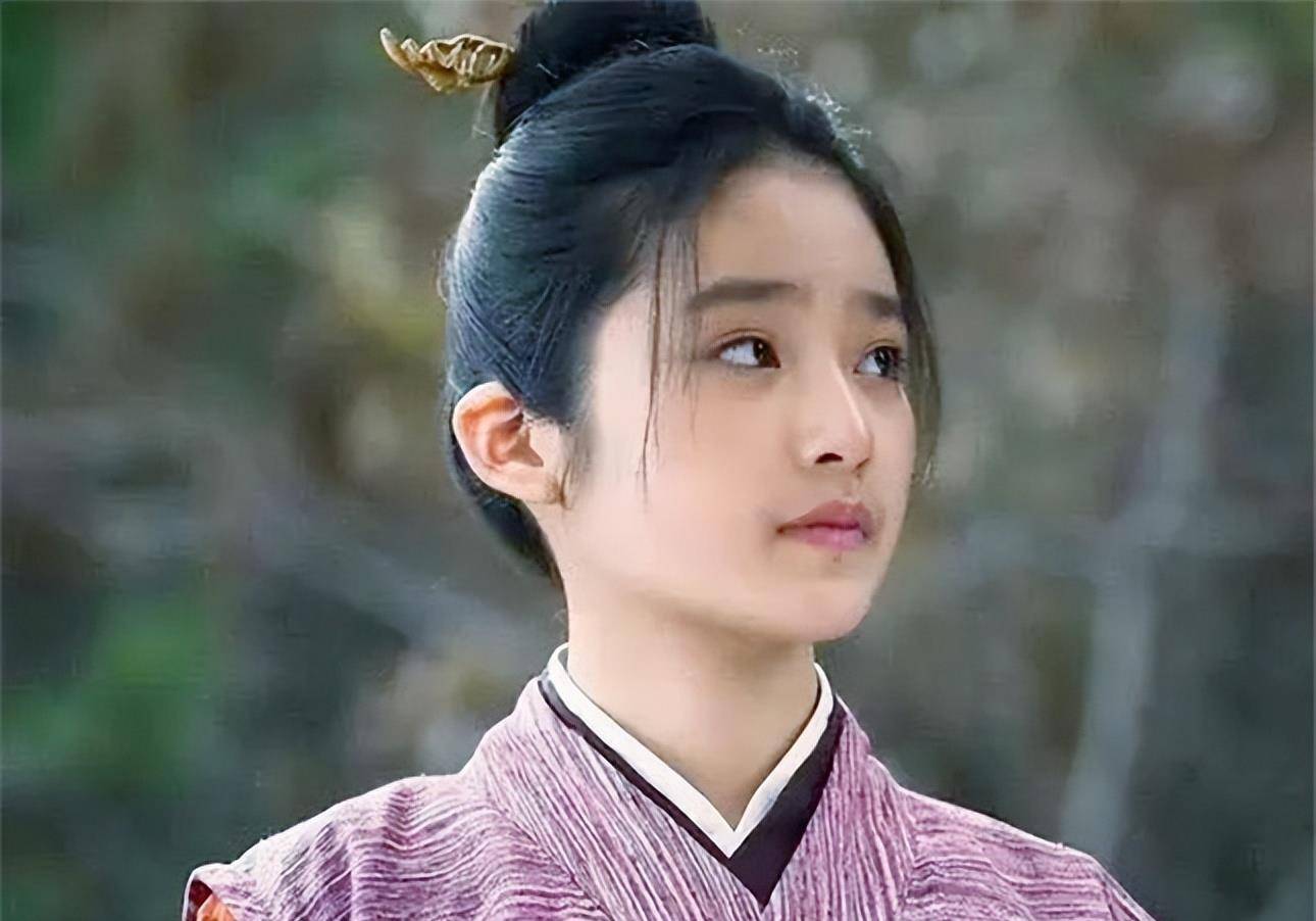 姐姐,就该理所当然的爱护年小的妹妹,这也是芈姝为何会偏爱芈月的原因