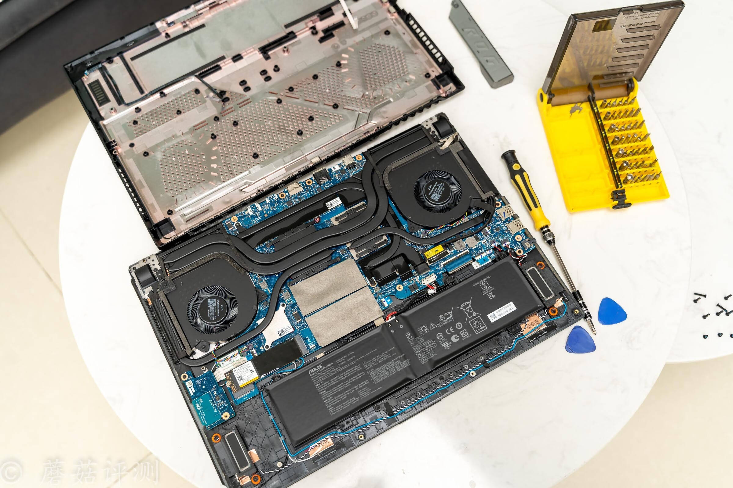 原创精致外观爆表性能一触即发rog枪神6plus超竞版游戏本拆解评测