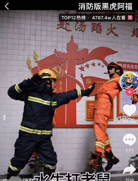 蝎子掌,袋鼠跳,双风贯耳,脑袋砸核桃"等魔性的bgm,配上奇怪的动作