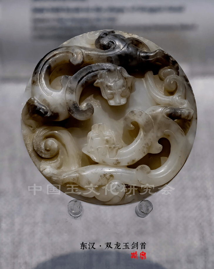 东汉 玉双龙剑首东汉 螭龙纹玉环1984年邗江甘泉老虎墩东汉墓出土东汉