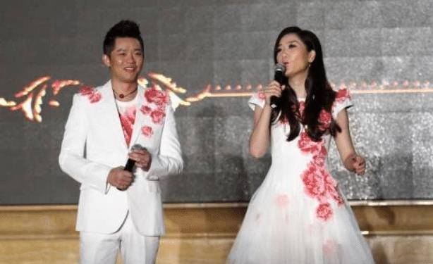 凤凰传奇玲花老公曝光 原来长这样 难怪整整14年没看上曾毅 组合 夫妻 歌曲 凤凰传奇玲花老公曝光 原来长这样 难怪整整14年没看上曾毅 组合 夫妻 歌曲