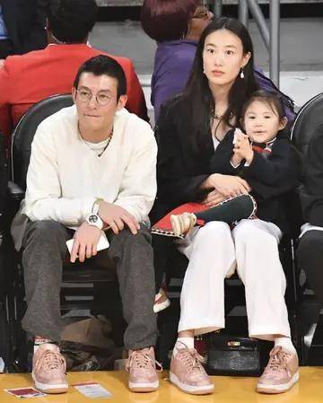 "一脱成名"秦舒培:痛甩华谊老总,二婚却下嫁"浪子"陈冠希_赵磊_飞机