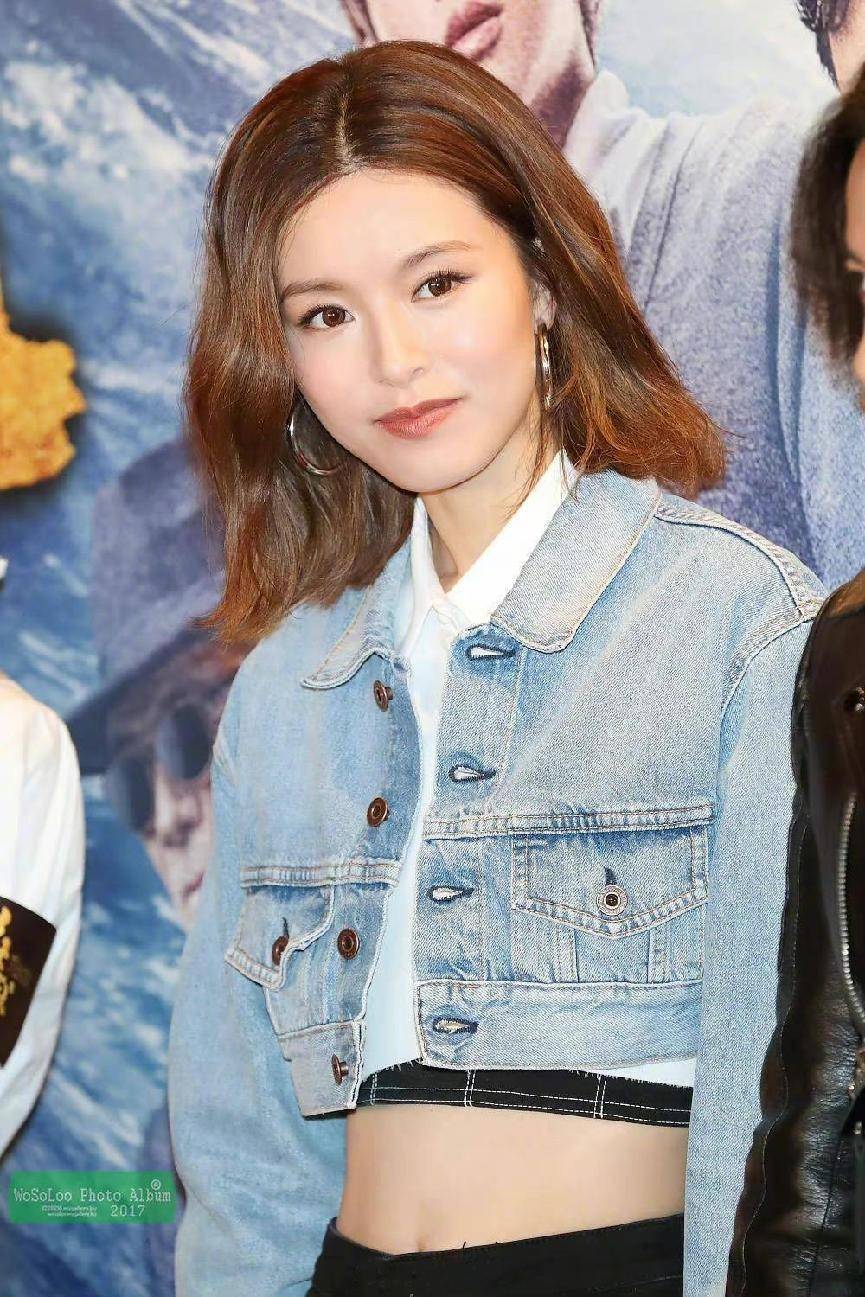 原创文咏珊这身打扮挺辣妹穿这么短的牛仔外套好时髦气质真好