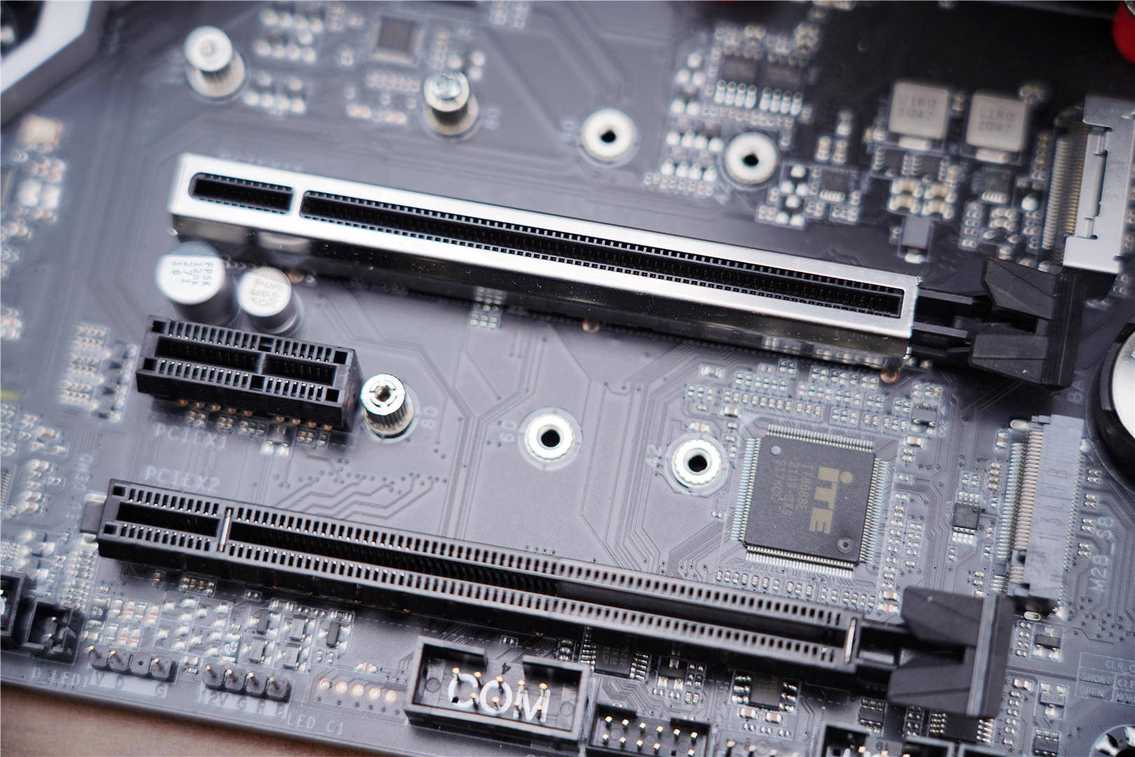 有性能,这款技嘉 b550m 雪雕 aorus pro ax还不错_主板_ryzen_接口