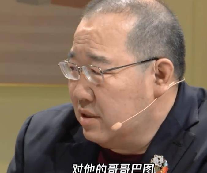 因为巴彦在英达身边,巴图不在他身边.