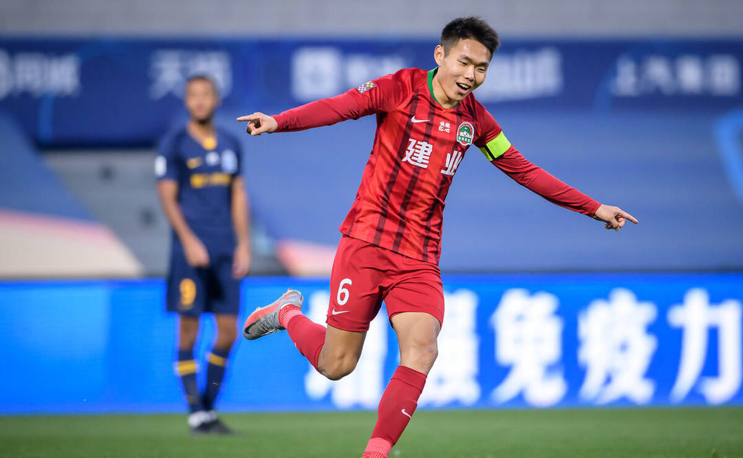 原创王上源打满了360分钟的比赛哈维尔要考虑王队长的休息事宜