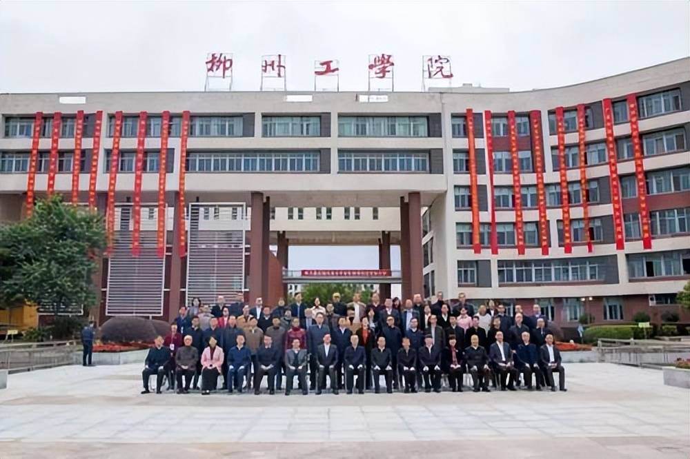 1,南寧學院:民辦普通本科高校,前身是1985年創辦的邕江大學,2012年