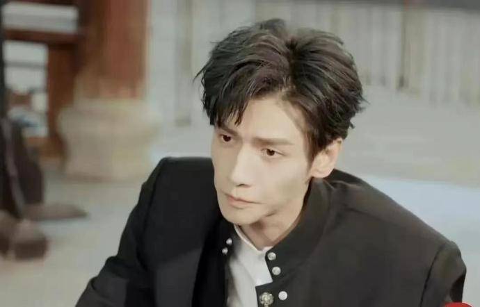 原创罗云熙近照曝光成纸片人脸颊凹陷瘦脱相网友直呼太吓人