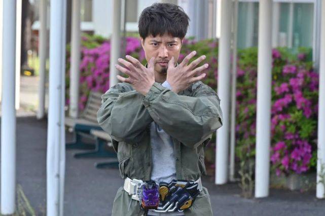 细心的粉丝就可以发现,这里再加上之前的忍者黑小杉健,忍者战队隐连者