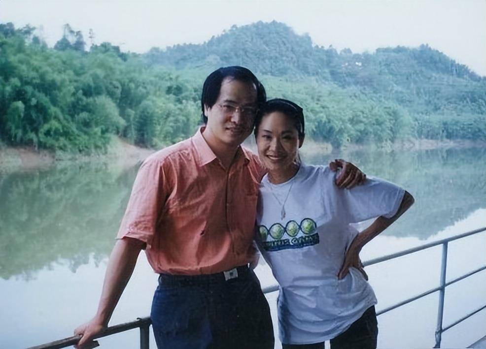 原创于文华前夫创作纤夫的爱捧红她二婚嫁钢琴家被宠成公主