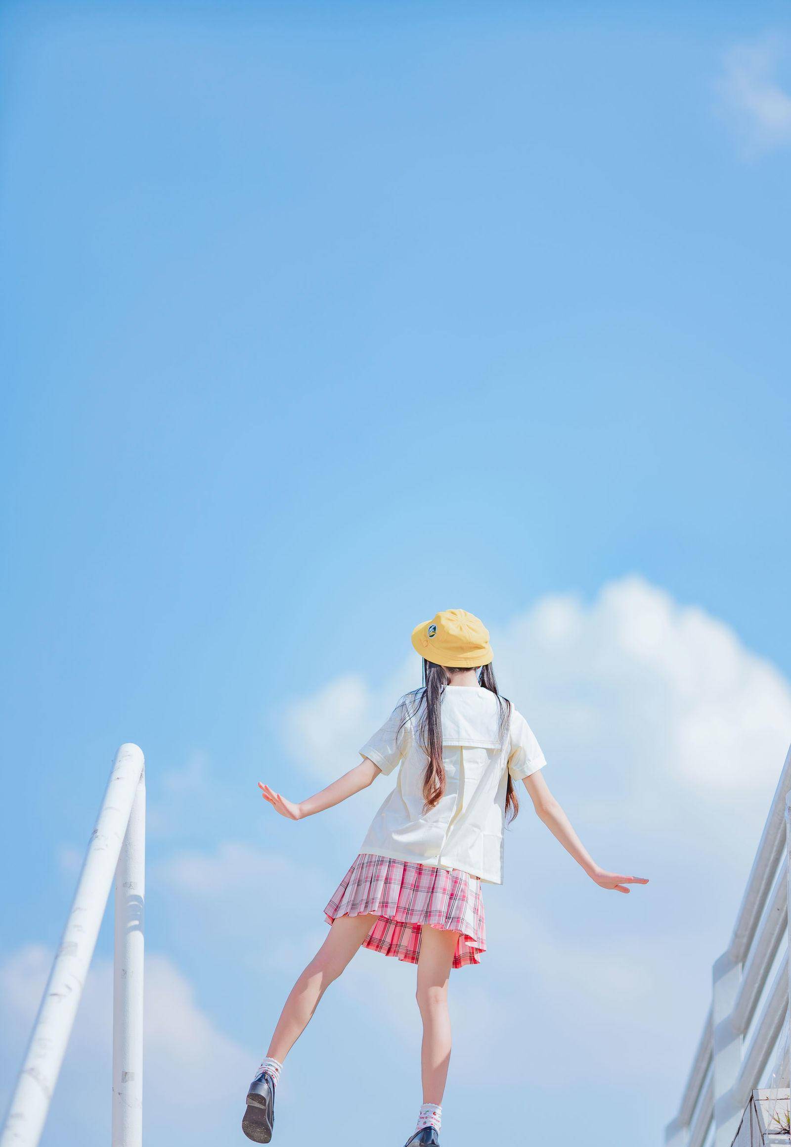 白色衬衫 粉色格子裙,甜美学院风你一定不要错过哦_唯美_校园_女神