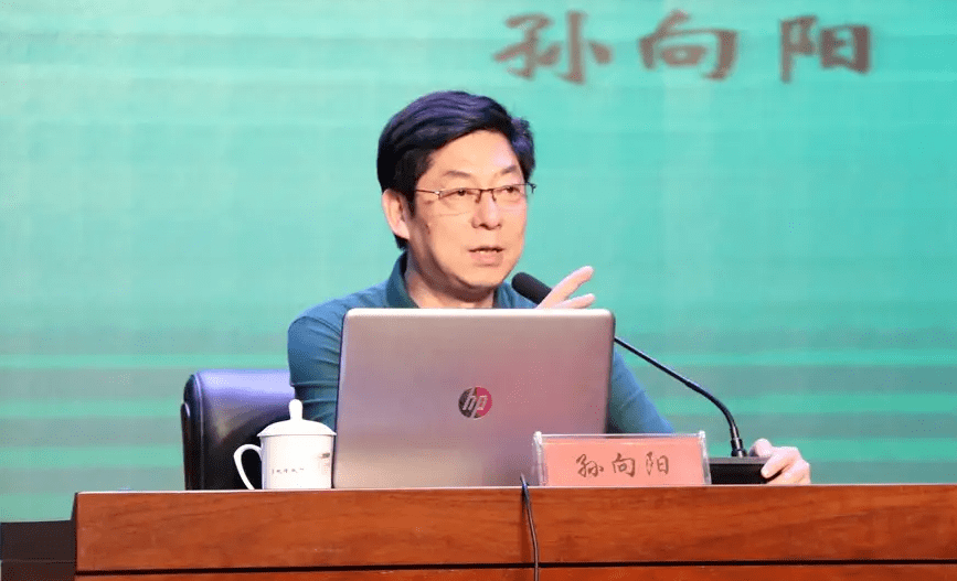 部主任孙向阳博士,南京市教育科学研究所教育刊物编辑室主编汪朵主任