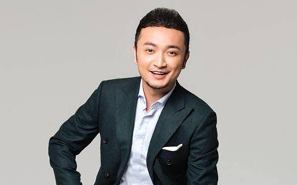 电视名嘴小尼娇妻曝光,多年来热心活动,看后令人竖起大拇指!