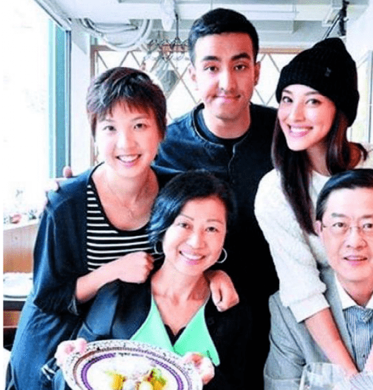 中国父母生出一对混血,郑嘉颖老婆身世扑朔迷离_陈凯琳_长相_唐嫣