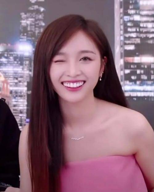 明星的牙齿都是假的一口大白牙吴宣仪的牙齿太抢镜