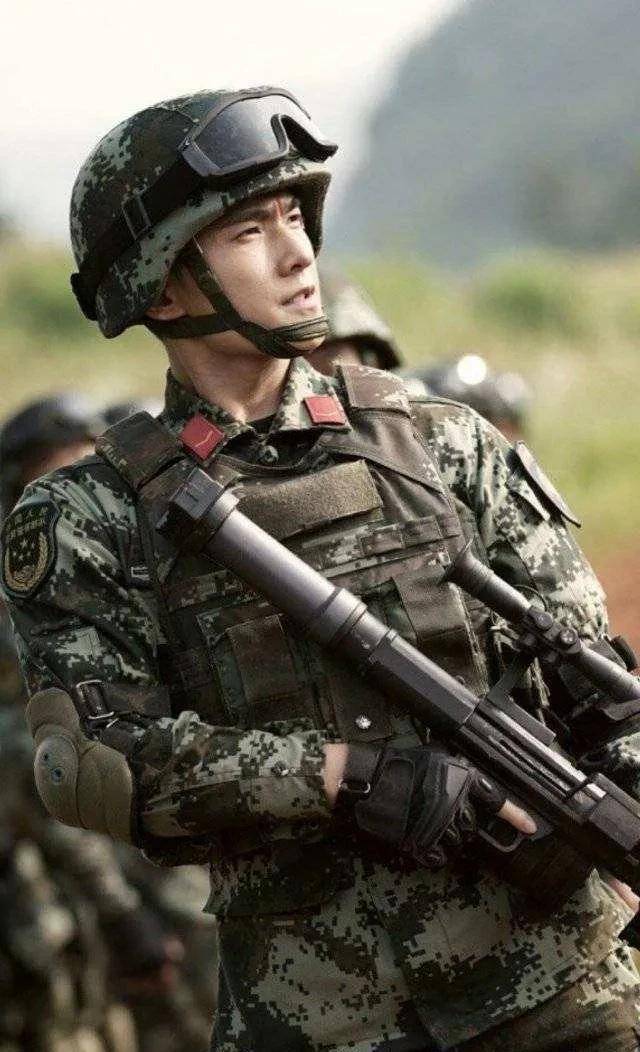 原创13位穿警服男神盘点陈晓真帅张若昀又酷又飒刘德华直接封神