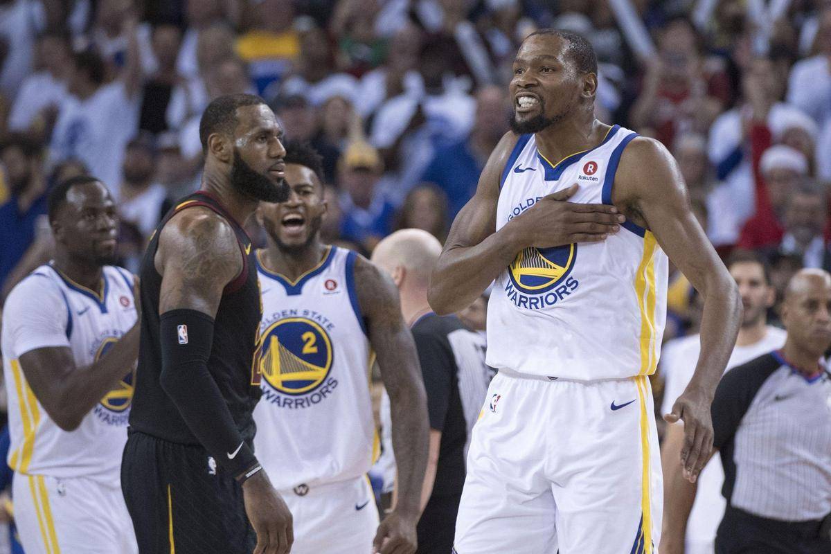 如果杜兰特不加盟勇士詹姆斯很有可能多拿两冠追平乔丹