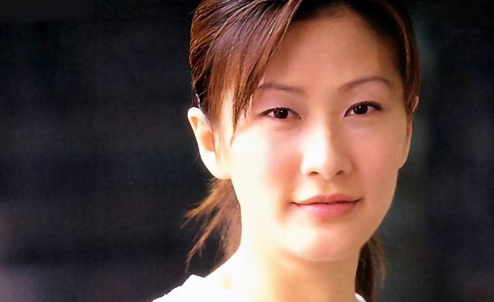 原创tvb陈慧珊二婚嫁富豪遭遇破产为夫还债49岁复出