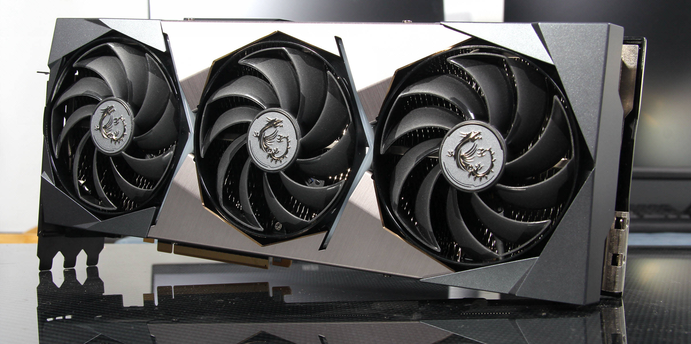 原创完全体终于来了微星超龙geforce3090ti显卡发布