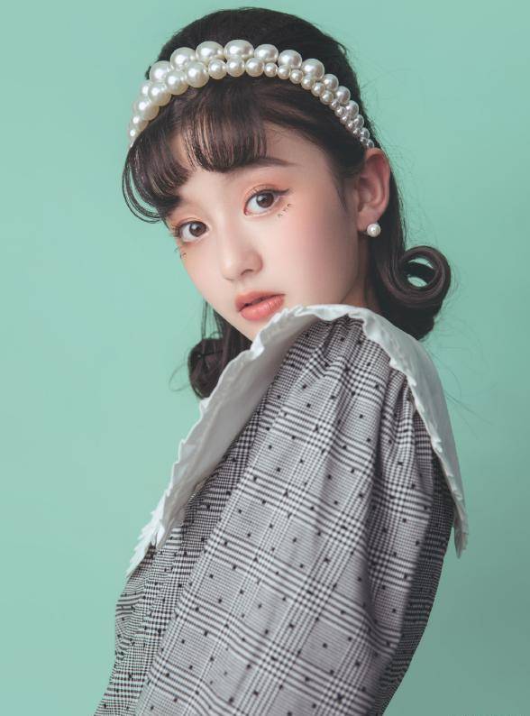 原创高颜值被誉最美童星12岁近照大变样这谁认得出