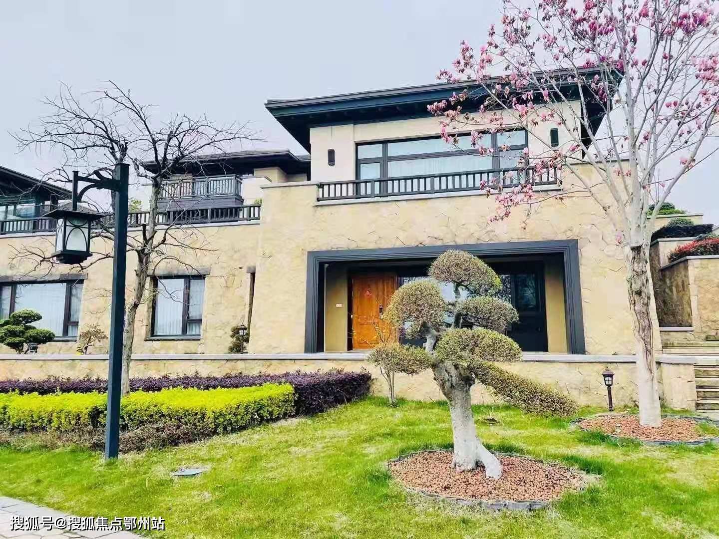 there are 32000 native fruit trees in the garden, enjoying