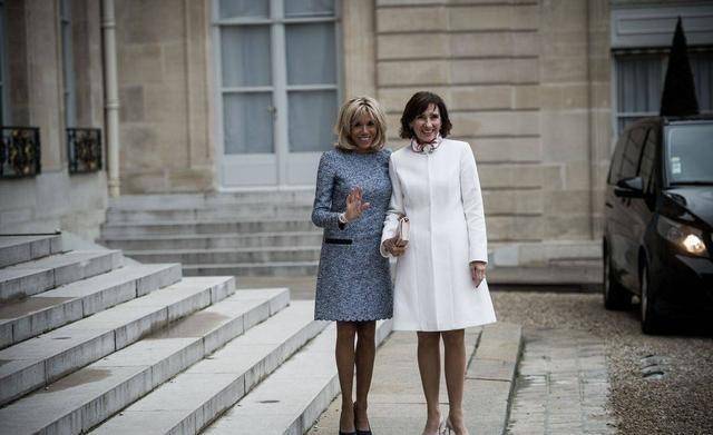 原创布丽吉特一袭灰色裙装高级感满屏罗马尼亚夫人少女感蓝裙也难敌