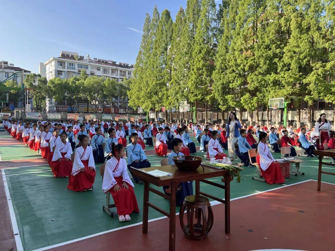 南京市江浦实验小学:着汉服,扎总角,正衣冠,今天我们十岁啦!