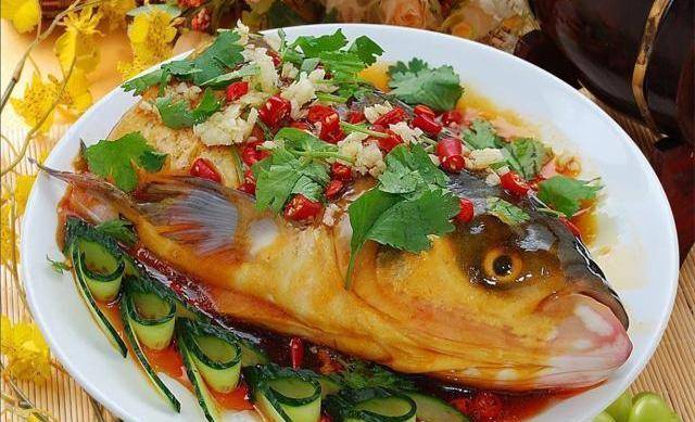 原创黄焖鲇鱼头肉质鲜嫩汤汁浓郁色泽明亮好看又好吃