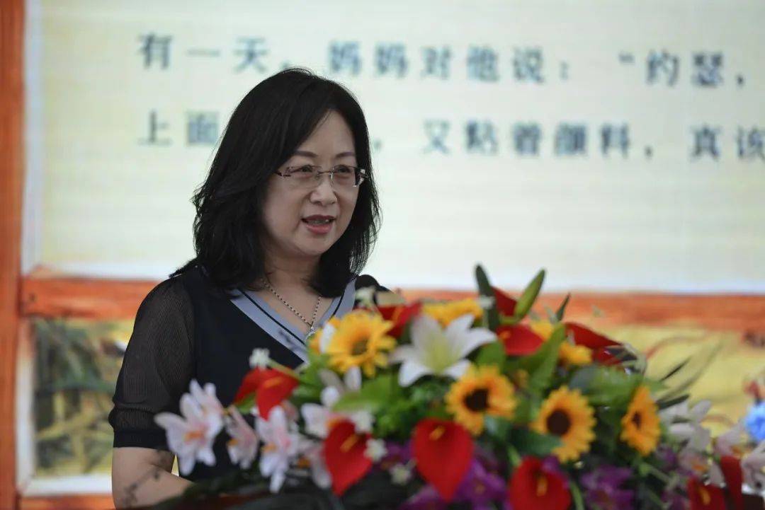 柳晓红老师《读写陪我们长大》每个人都有藏在心里的理想和梦想,而