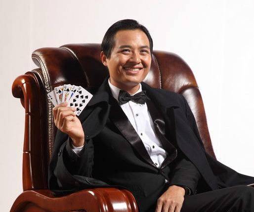 他被星爷称小发哥,曾与赵雅芝同台,现状比周杰伦的模仿者好太多_文祥